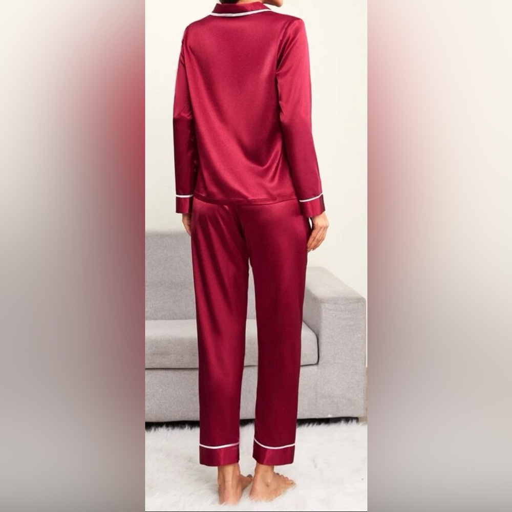 Lightly worn red collar pajama set XL